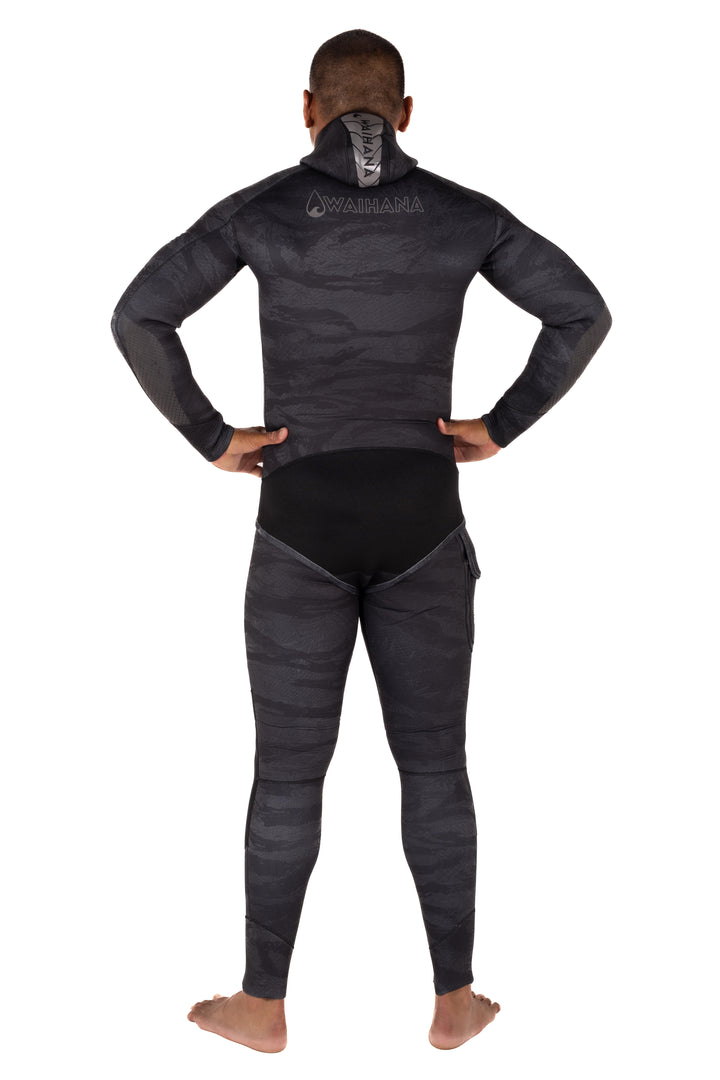 Rear view of a male model wearing the Waihana Men&
